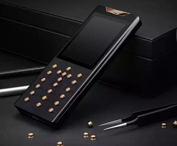 Can You use This Phone Whose Keyboard is made of 18 Karat Gold?